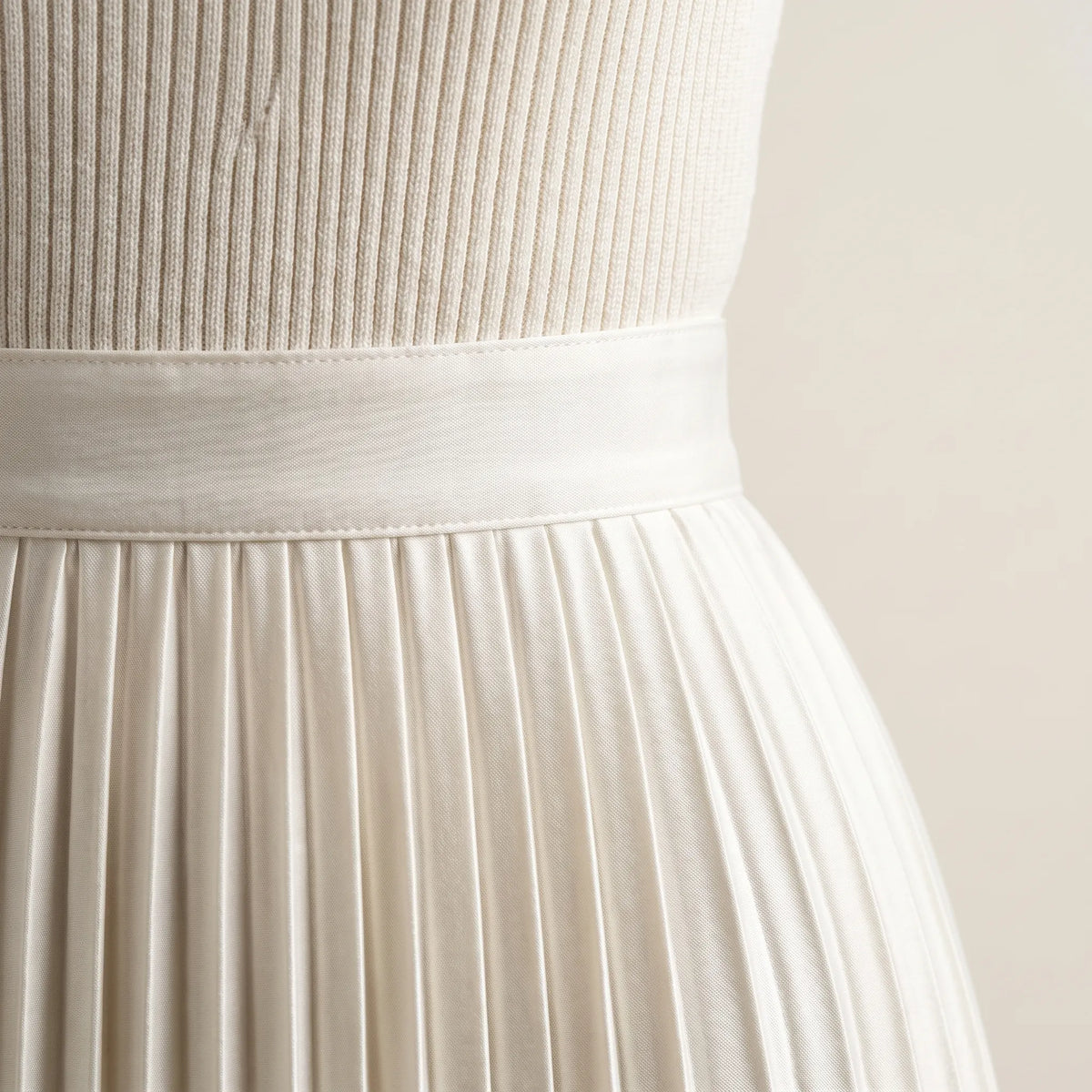 LuminaGown - Elegant Sleeveless Pleated Maxi Dress Evening Events