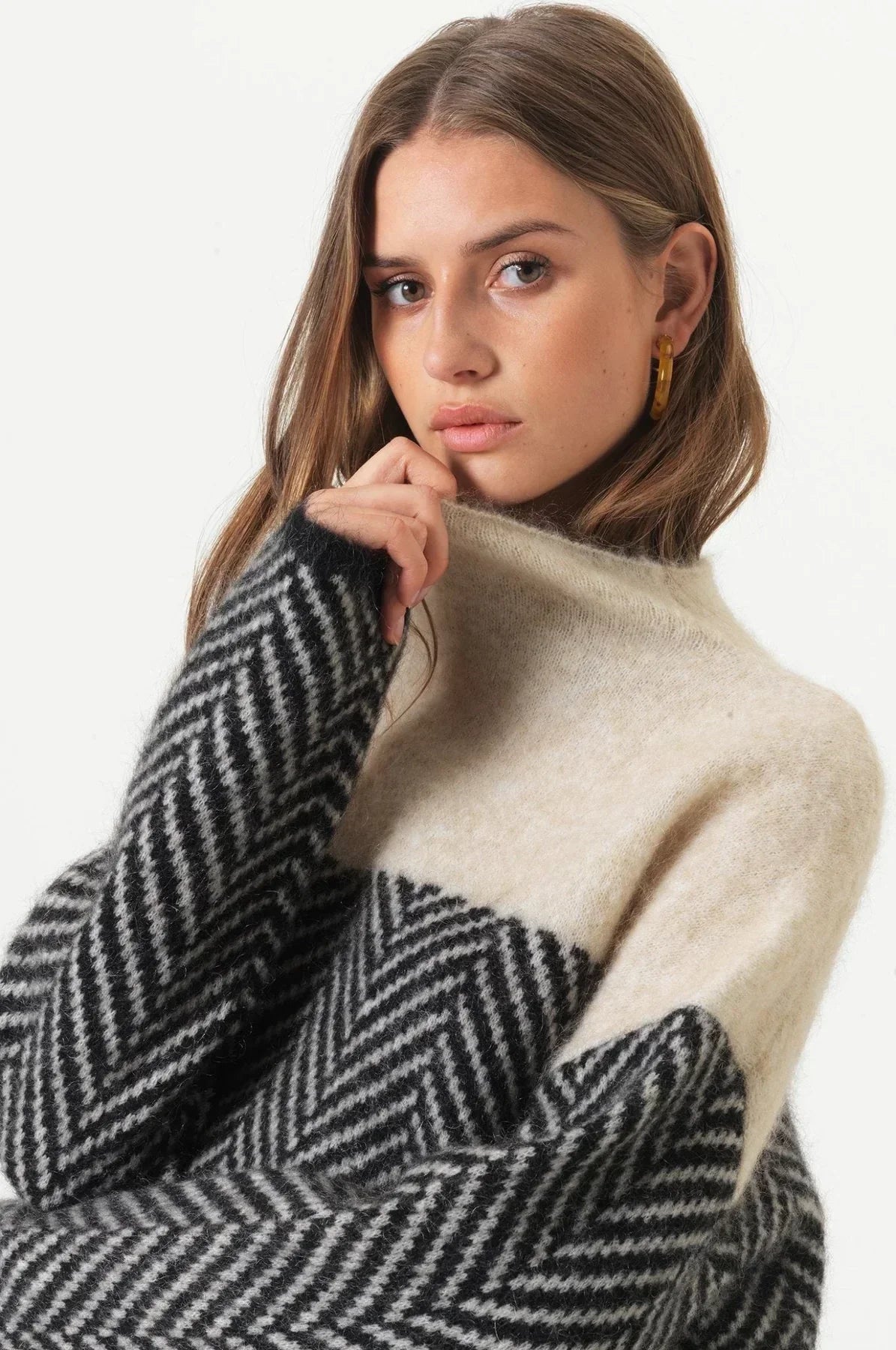 Velmara - Fine Knit Turtleneck Sweater Autumn Layering — view 6 of 8