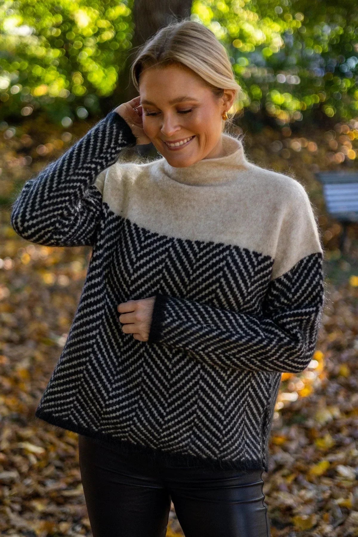 Velmara - Fine Knit Turtleneck Sweater Autumn Layering — view 7 of 8